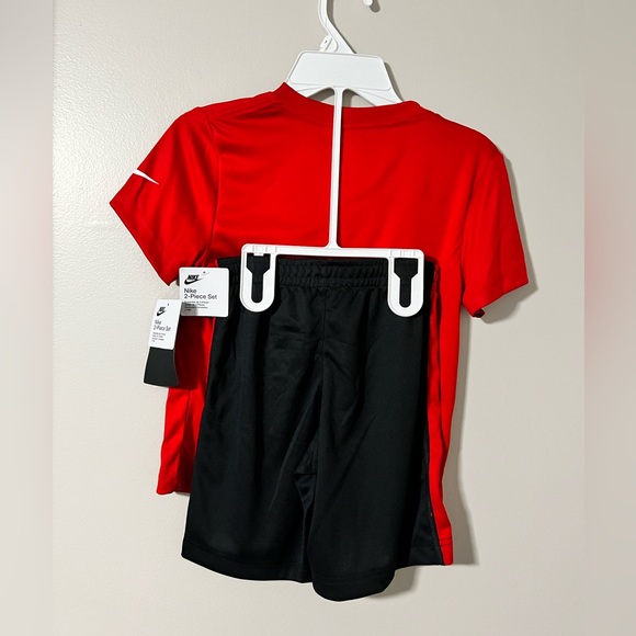 Nike Boys 2 Piece Shirt and Shorts Set Size 7 - Picture 3 of 8